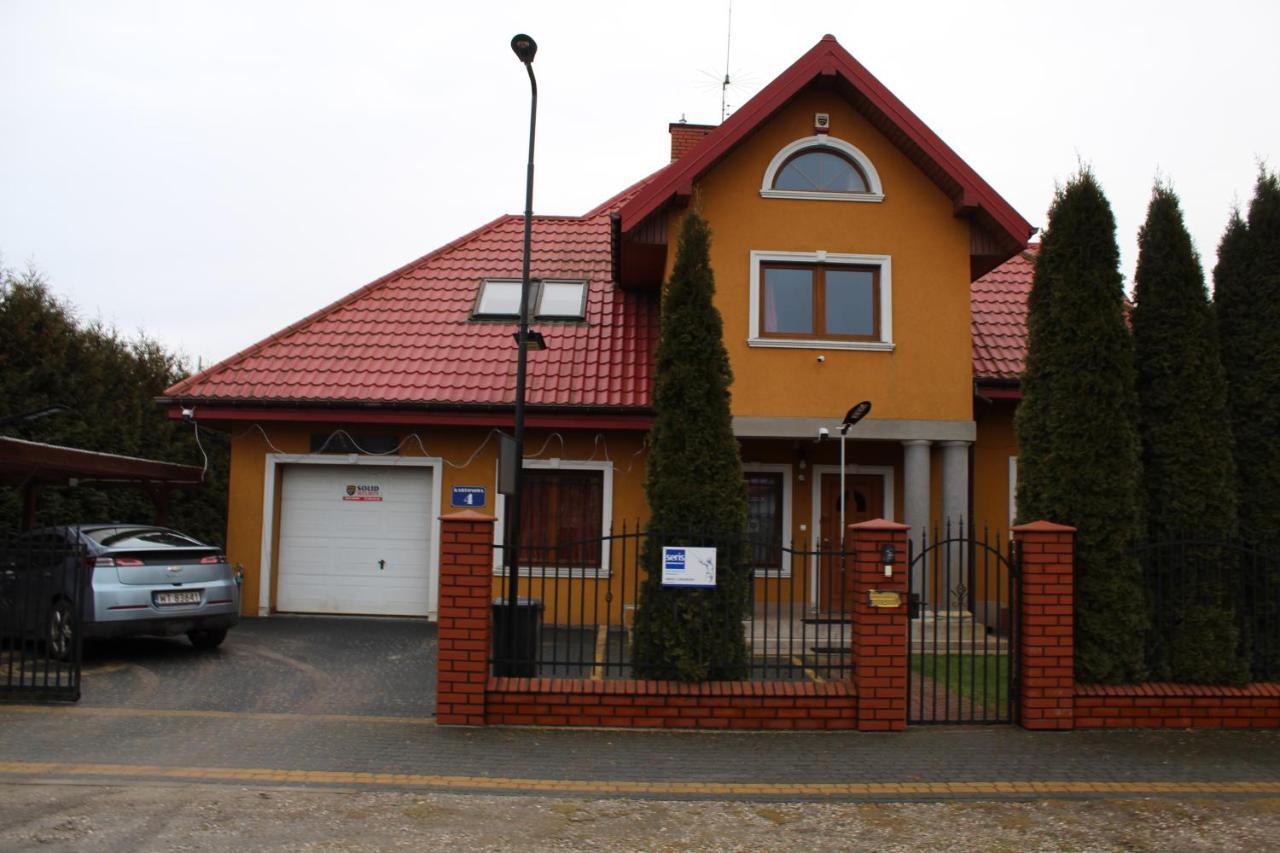 Dworek W Zieleni Varsó Kültér fotó